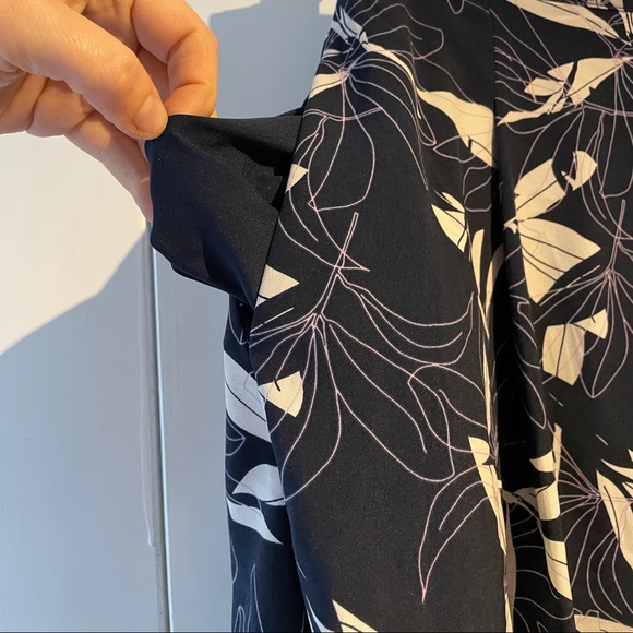 Banana Republic wrap style skirt - Picture 3 of 6